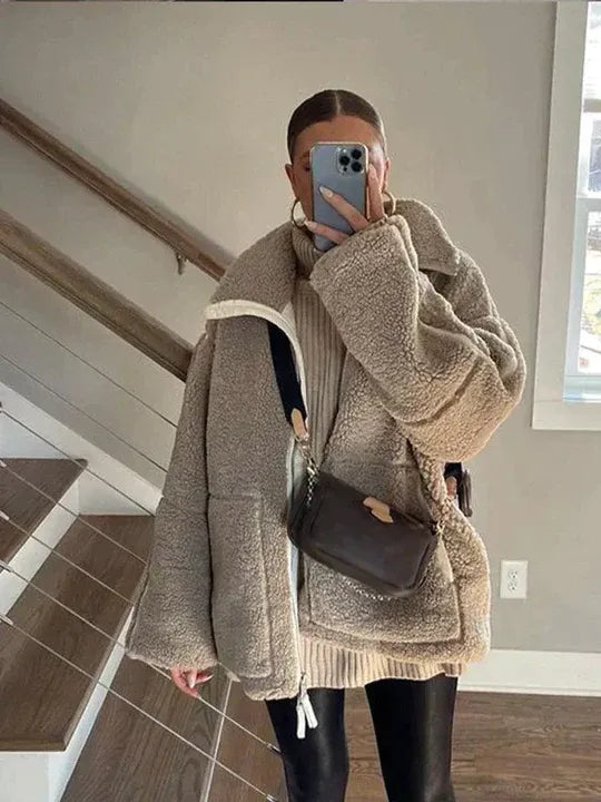 Silvia | Chaqueta de peluche extragrande de cuello alto