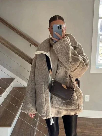 Silvia | Chaqueta de peluche extragrande de cuello alto