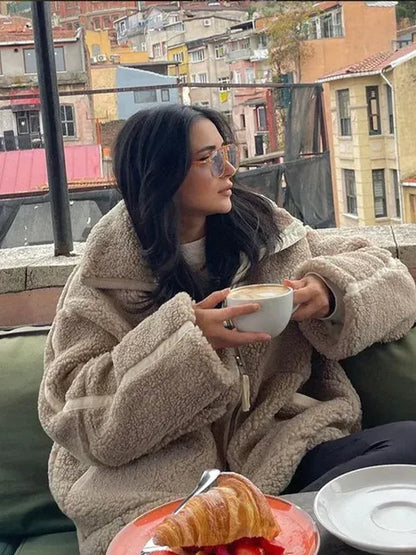 Silvia | Chaqueta de peluche extragrande de cuello alto